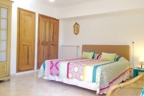 2 soverom, strykejern/-brett, reiseseng for barn og wi-fi (inkludert)