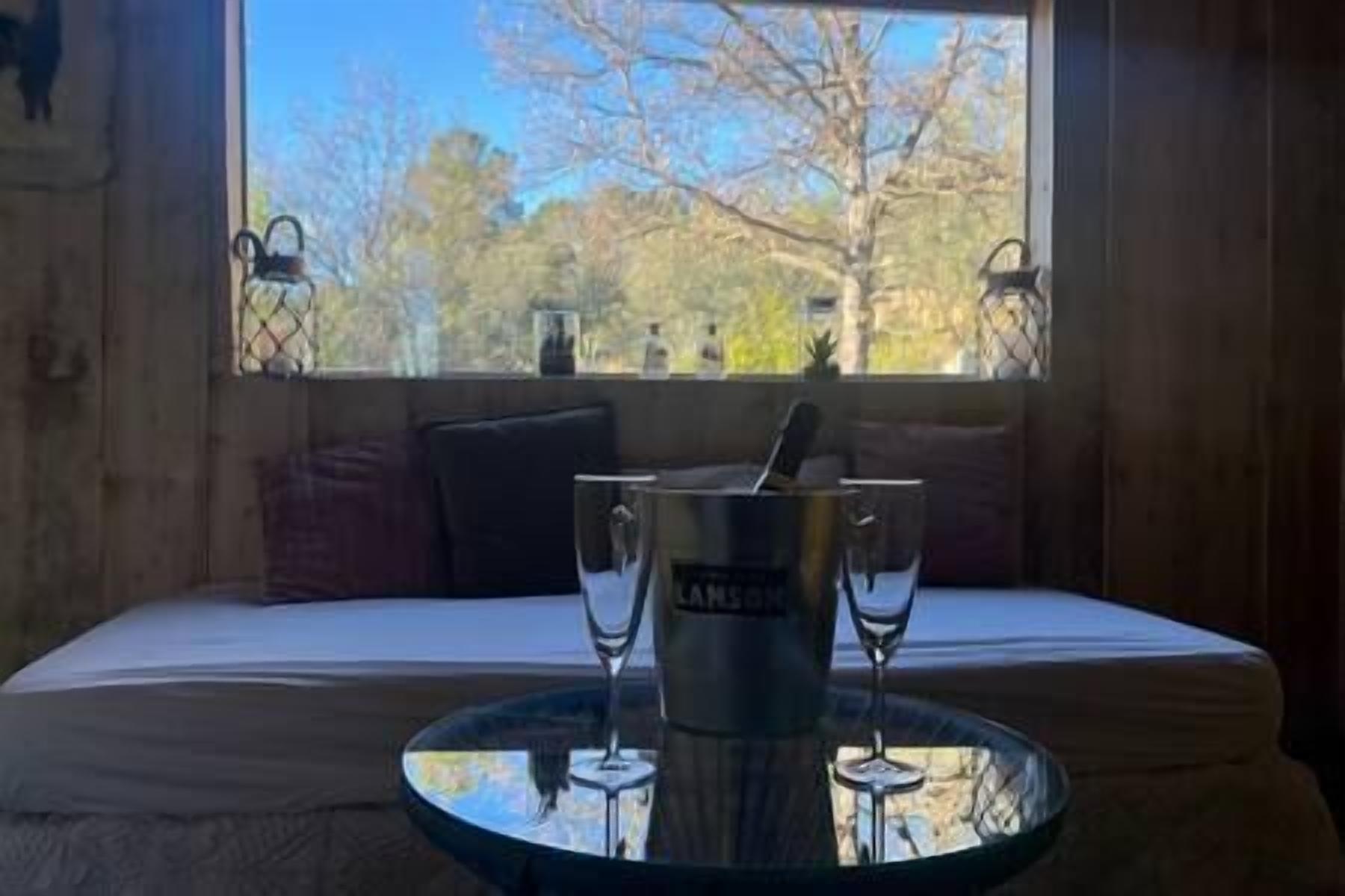 2 soverom, strykejern/-brett, reiseseng for barn og wi-fi (inkludert)