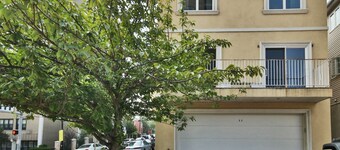 TOWNHOUSE WITH AMAZING MANHATTAN SKYLINE & HUDSON RIVER VIEWS