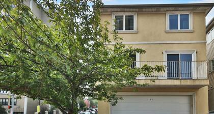 TOWNHOUSE WITH AMAZING MANHATTAN SKYLINE & HUDSON RIVER VIEWS