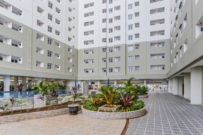 Garden - Capital O 93516 Loftvilles City Residence (Tangerang)