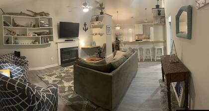 The Driftwood House is completely remodeled 3 bedroom 2 bath centrally located.