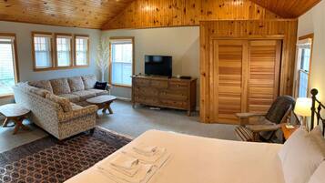 7 bedrooms, desk, iron/ironing board, travel crib