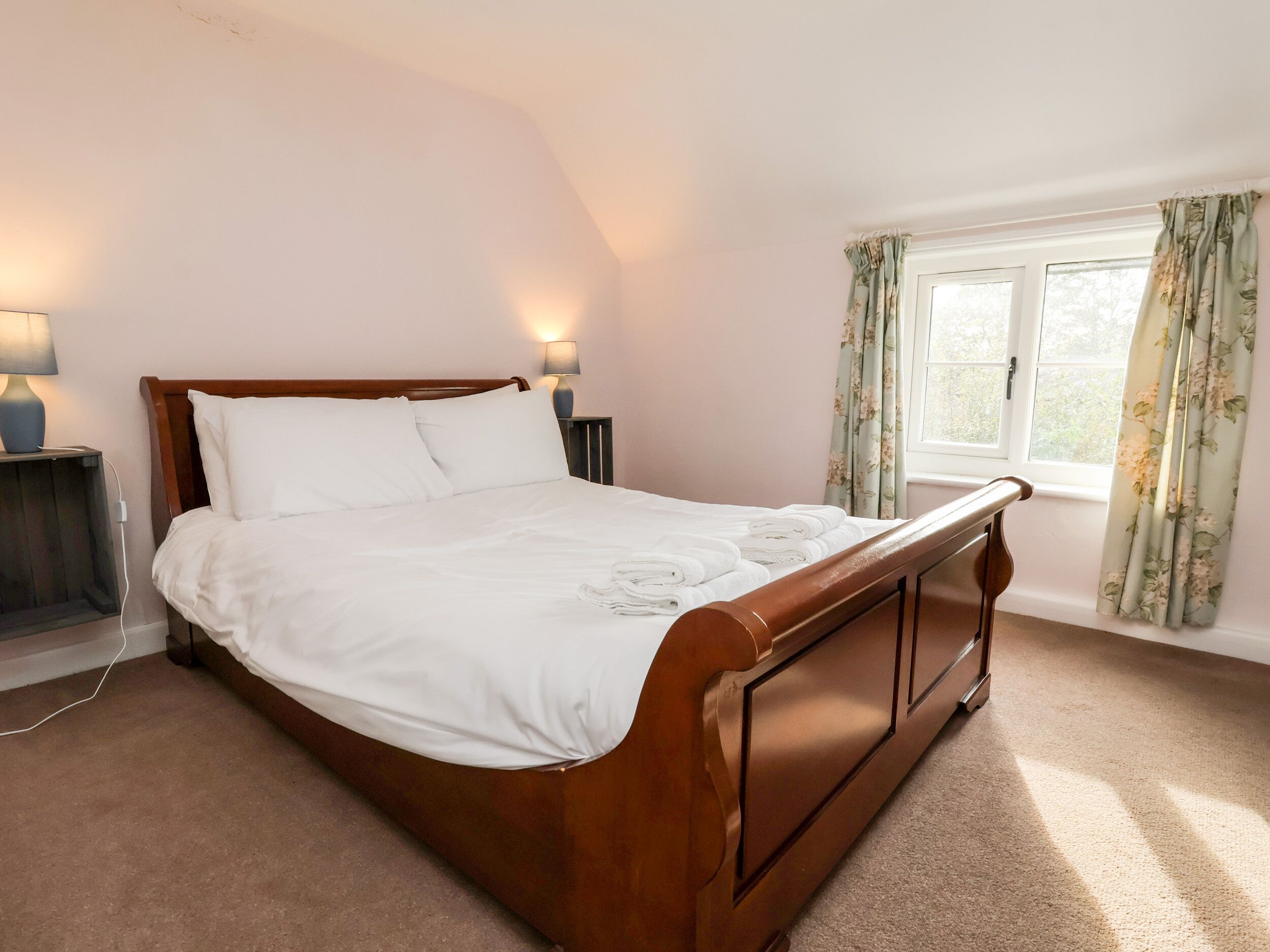 4 quartos, individualmente decorados, individualmente mobiliados