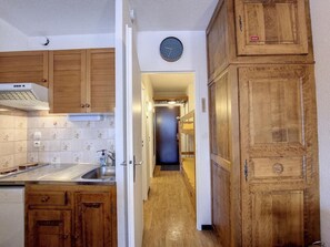 Mikrobølgeovn, ovn, oppvaskmaskin og kaffetrakter/tekoker