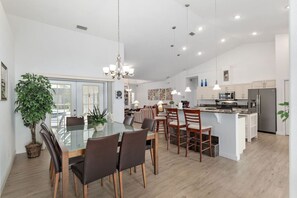 Dining - Villa Kemp 4-bedroom/3-bathroom (Inverness)