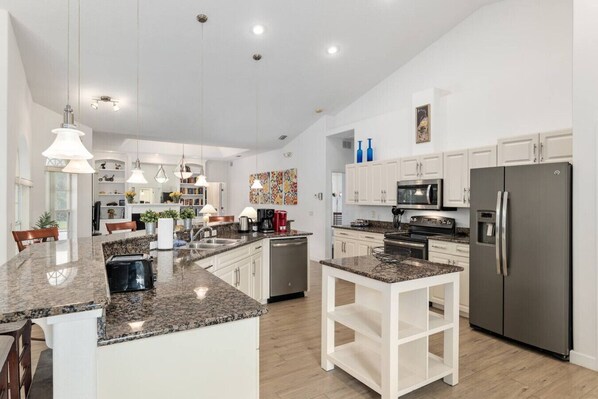 Private kitchen - Villa Kemp 4-bedroom/3-bathroom (Inverness)