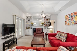 TV - Villa Kemp 4-bedroom/3-bathroom (Inverness)