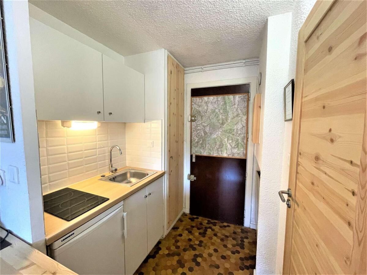 Fridge, microwave, oven, coffee/tea maker