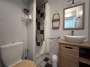 Bathroom - 100m from resort center, 2nd floor, swimming pool, tv, 17m², Serre Chevalier (SERRE CHEVALIER)