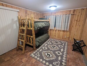 5 多间卧室、旅行婴儿床、上网接入、床单