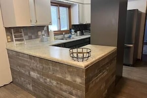 Fridge, microwave, oven, stovetop - Wagner Creek Hideaway (Munising Township)