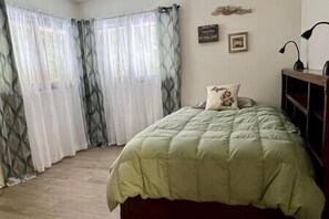 4 bedrooms, WiFi, bed sheets - Wagner Creek Hideaway (Munising Township)