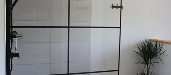 Moderne Ferienwohnung mit Großem Außenbereich, Familien- und Haustierfreundlich