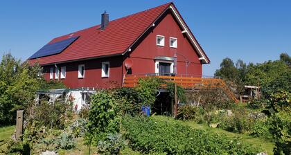 Moderne Ferienwohnung mit großem Außenbereich, Familien- und Haustierfreundlich
