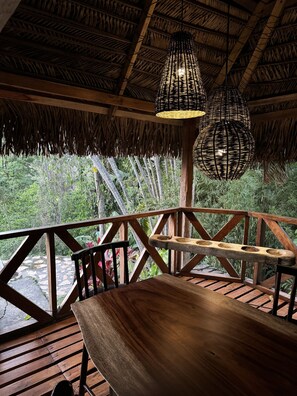 Outdoor dining - Cozy country house 15 minutes from IRTRA. Ideal for sharing with family (El Asintal)