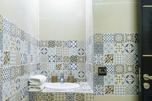 Shower, hair dryer, towels, toilet paper