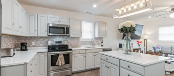 Cozy Beach Cottage just minutes from historic Cape May Pet Friendly!