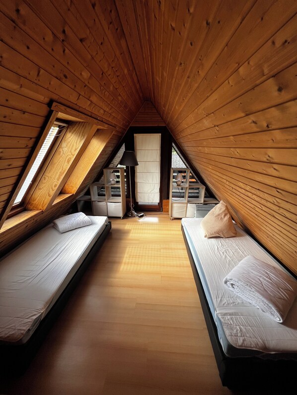 3 chambres, fer et planche à repasser, lit parapluie, Wi-Fi gratuit