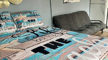 1 bedroom, bed sheets