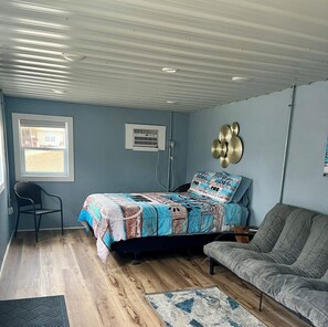 1 bedroom, bed sheets