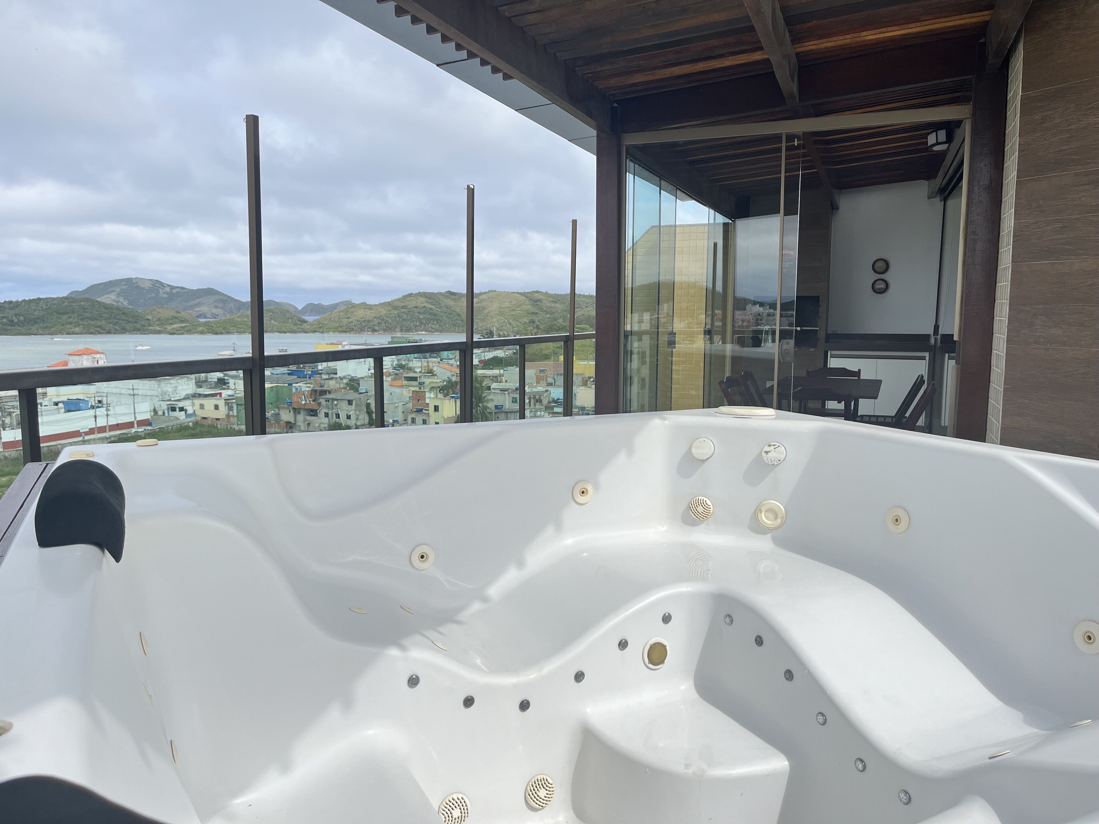 Deluxe Apartment, 4 Bedrooms, Jetted Tub, Bay View | 4 bedrooms, laptop workspace, free WiFi