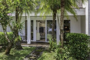 Exterior detail - Princeville: Enjoy Amazing Sunsets & Views of Ocean 1 BD Condo With Pullout Sofa (Princeville)