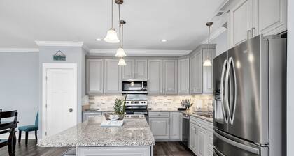 Ocean Views,heated Pool, Hot tub,Elevator, EV Charger