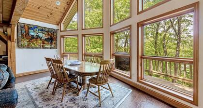 Perfect Mountain Retreat; minutes from all the Laurel Highlands has to offer!