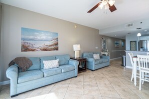 Living area - Sterling Shores Construction Is Complete (Destin)