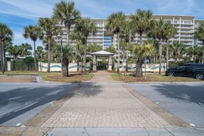 المنطقة المحيطة بالمنشأة