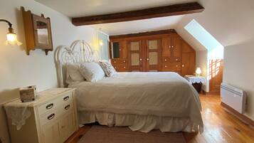 3 bedrooms, WiFi, bed sheets
