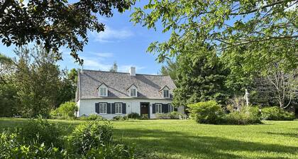 La maison de campagne. Ancestrale de 1669 à l'Île d'Orléans