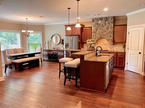 Beautiful 5 BR, 3 BA, home only minutes away from the Masters and Peach Jam!