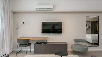 Basic Studio | Laptop workspace, blackout curtains, iron/ironing board, free WiFi