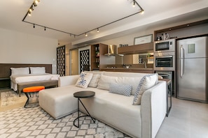 Estudio City | Interior