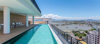Studios Tower by Viva - Prédio com piscina e estacionamento no centro de Floripa