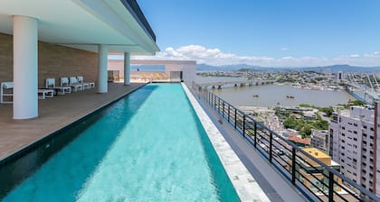 Studios Tower by Viva - Prédio com piscina e estacionamento no centro de Floripa