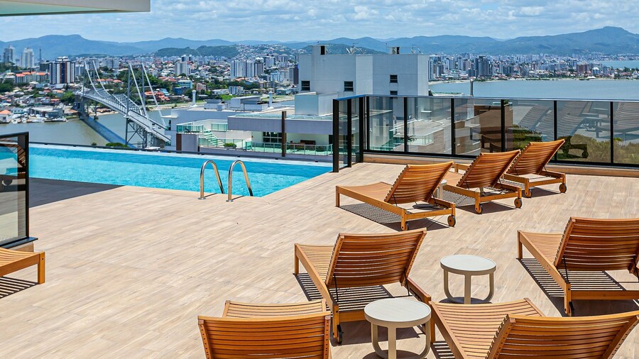 Studios Tower by Viva - Prédio com piscina e estacionamento no centro de Floripa