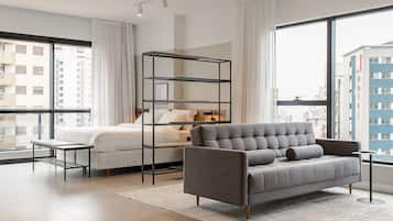 Gallery-studio | Oleskelualue | 32–tuumainen televisio, jossa digitaalikanavat