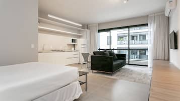 Junior Studio | 1 bedroom, blackout drapes, iron/ironing board, free WiFi