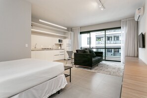 Junior Studio | Laptop workspace, blackout drapes, iron/ironing board, free WiFi