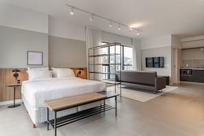 Apartment | 1 bedroom, blackout drapes, iron/ironing board, free WiFi