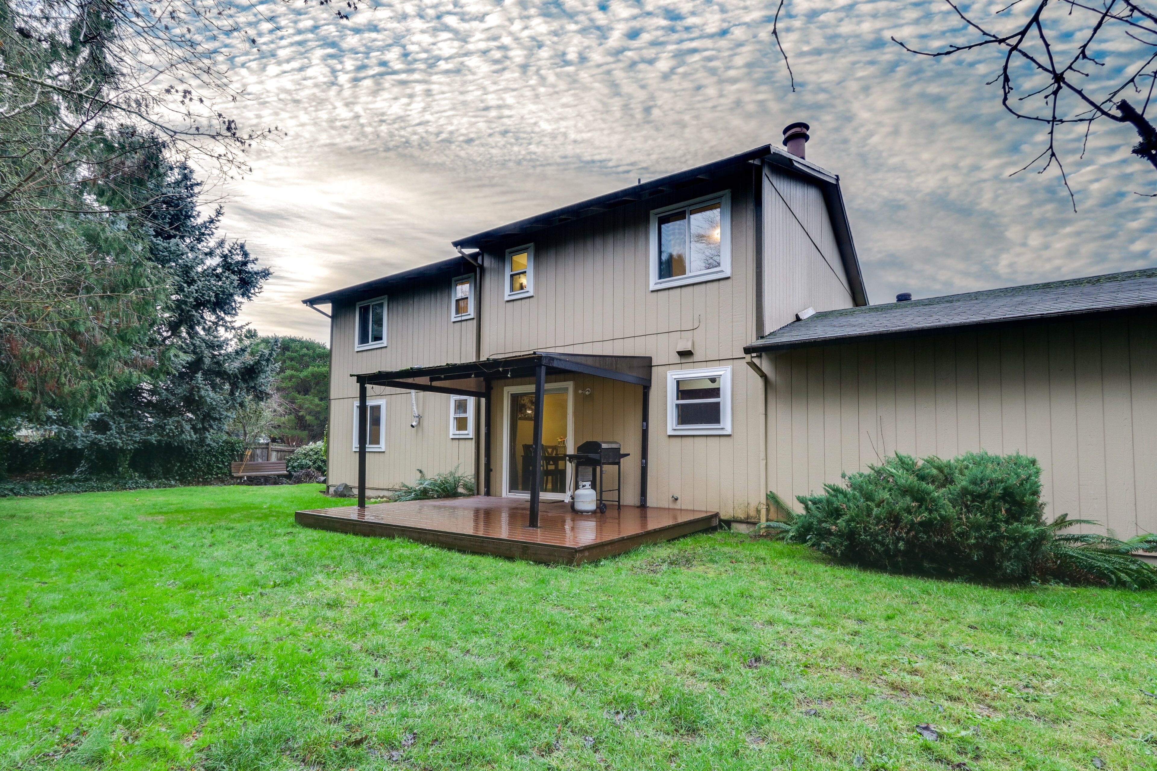 Hillsboro Home w/ Fire Pit ~ 15 Mi to Portland!
