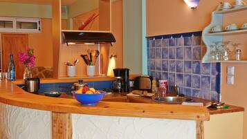 Fridge, stovetop, coffee/tea maker, electric kettle