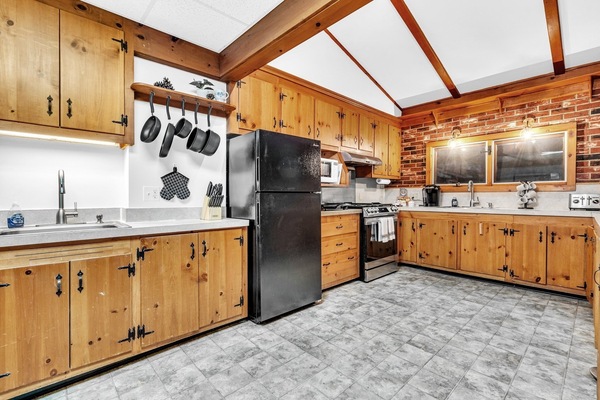 Køleskab, mikrobølgeovn, ovn, kogeplade