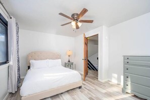 3 slaapkamers, een strijkplank/strijkijzer, wifi, beddengoed