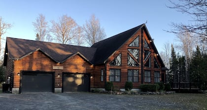 Welcome to Appalachian Lodge! Luxurious cabin situated on a beautiful property 