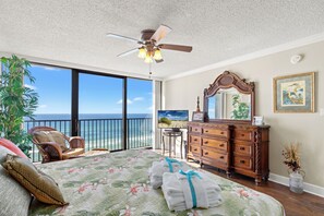 Appartement, Meerdere bedden, balkon, uitzicht op zee (Seachase 704E - Beach Haven) | 2 slaapkamers, individueel gedecoreerd, individueel gemeubileerd