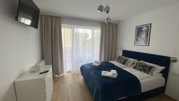 9 bedrooms, iron/ironing board, WiFi, bed sheets